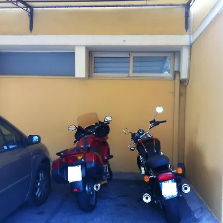 由威酒店 酒店